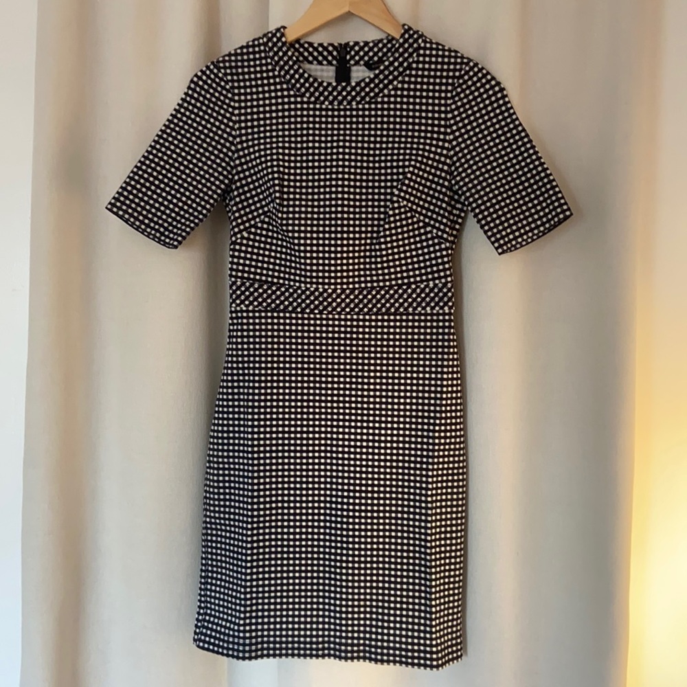 EUC Banana Republic B&W sheath dress Sz 0